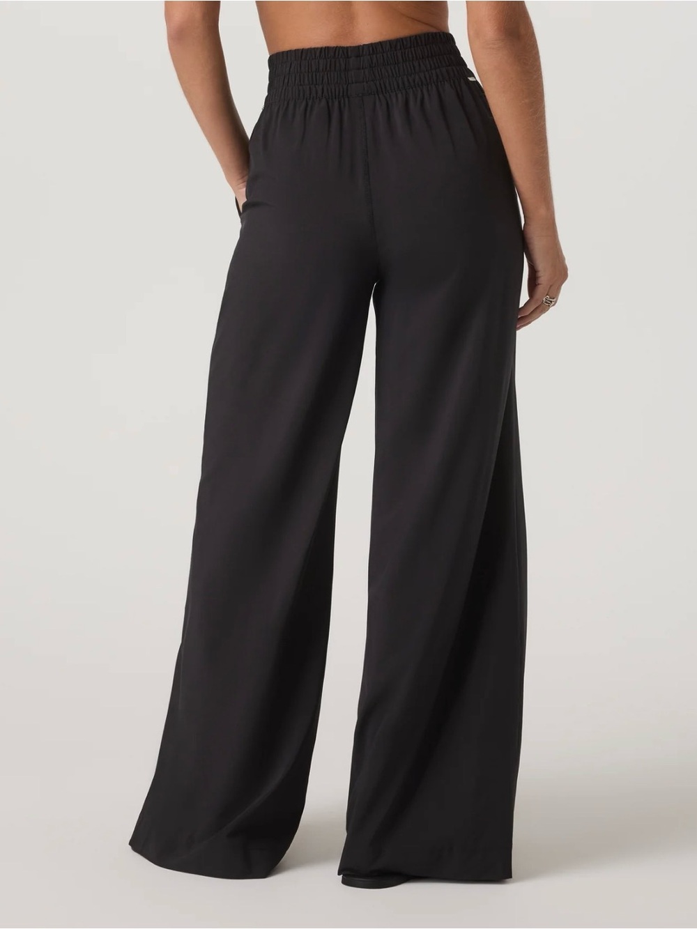 Vuori Villa Wideleg Pant Black NWT Women’s Size XL VW4047 Wide Leg $128 Silky - Picture 4 of 16
